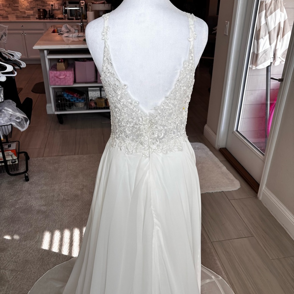 NEW White Wedding Dress with Appliques Speghetti Straps Size: M/8 - Picture 9 of 14